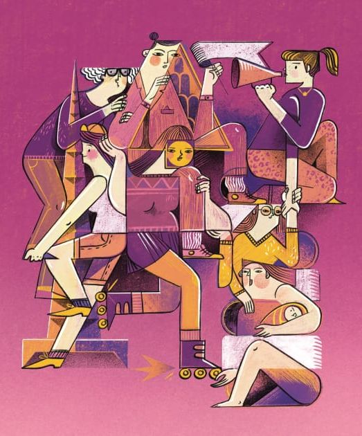 Stylizowana, geometryczna ilustracja w odcieniach fioletu, różu, żółci i brązu, przedstawiająca grupę kobiet splecionych razem, tworzących dynamiczną i zwartą kompozycję. Centralne postaci: W centrum znajduje się kobieta w purpurowym topie i spódnicy, w pozycji kroczącej na rolkach, co sugeruje ruch i postęp. Nad nią kolejna kobieta w garniturze (lub żakiecie) trzyma podwójne, spiczaste struktury przypominające wieże kościelne lub szczyty domów, co może symbolizować przestrzeń publiczną lub walkę o dostęp. Aktywizm i Wsparcie: Po prawej stronie, na szczycie, kobieta z megafonem krzyczy, symbolizując aktywizm i głośne wyrażanie opinii. Pod nią inna kobieta trzyma dłoń kolejnej, leżącej postaci, co wskazuje na solidarność. U dołu, po prawej stronie, kobieta z dzieckiem na ręku symbolizuje macierzyństwo i jego obecność w przestrzeni aktywistycznej. Różnorodność: Po lewej stronie widać postać na rolkach (lub łyżwach) w intensywnej pozie i inną kobietę w okularach, z bujnymi, kręconymi włosami. Postaci mają różne fryzury i ubiory, co sugeruje różnorodność wieku i ról. Całość tworzy wrażenie silnej, wspierającej się społeczności kobiet, które wspólnie dążą do celu. Strzałka na dole w prawej części obrazu, skierowana w prawo, podkreśla kierunek i ruch naprzód.